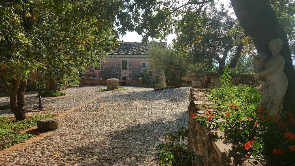 Agriturismo Masseria Fonte Di Maroglio Castrovillari Exterior foto