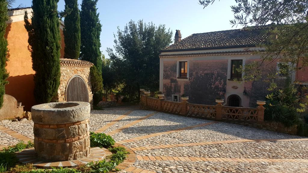 Agriturismo Masseria Fonte Di Maroglio Castrovillari Exterior foto